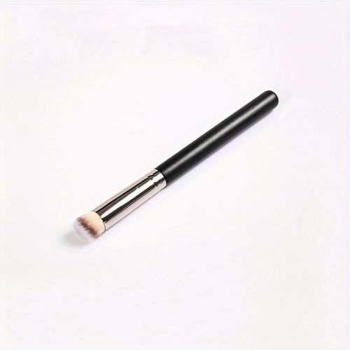 Flawless Concealer Series: Round Head Concealer Brush for a Natural, Seamless Finish