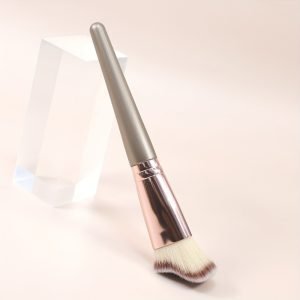 67bfa5cc-053b-4e59-9554-13b1616e2bec-1 Luxury Sculpting Series: Exclusive Angled Contour Brush